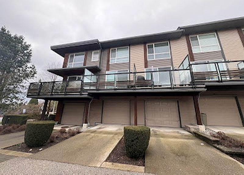 Surrey Townhouse for rent - 3 Bedrooms in Surrey