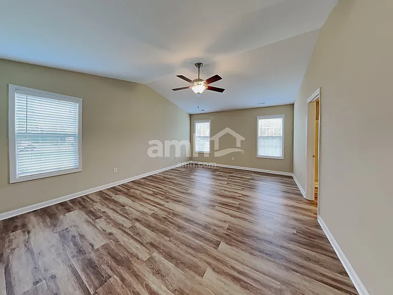 114 Elgin Ln — Photo 8