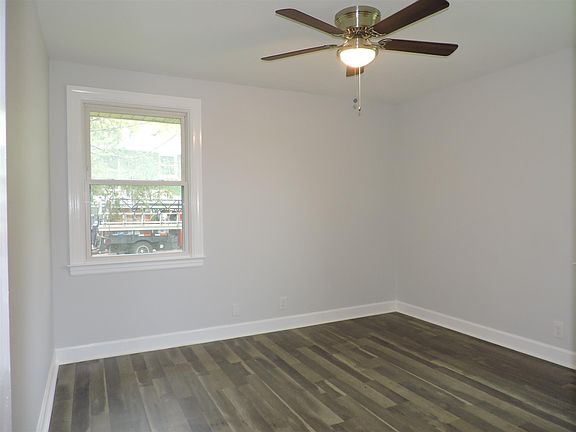 4th image of 529 Glengarry Dr