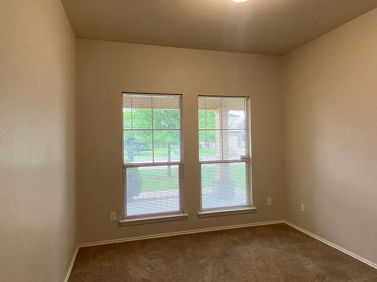 6011 Ambrose Cir — Photo 16