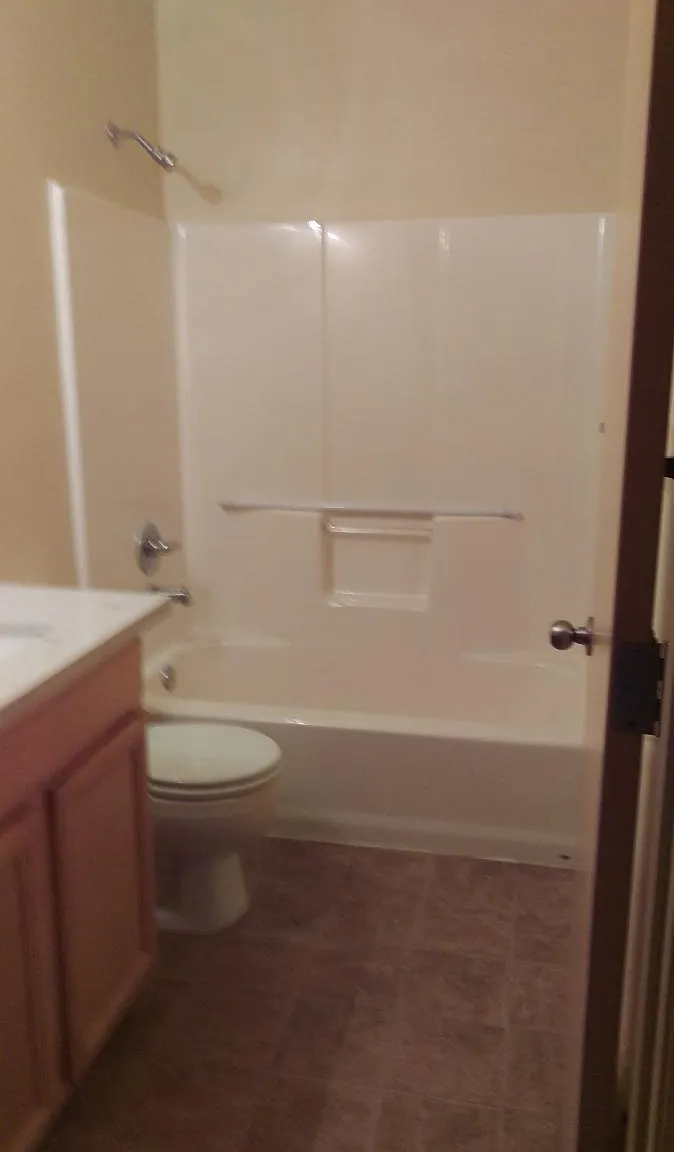 75 Lincoln Ave — Photo 3
