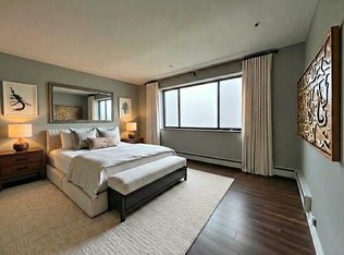 50 Mohawk Rd W #306, Hamilton, ON L9C1V7