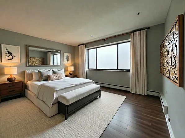 50 Mohawk Rd W #306, Hamilton, ON L9C 1V7