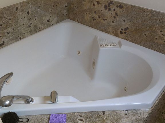 jetted tub