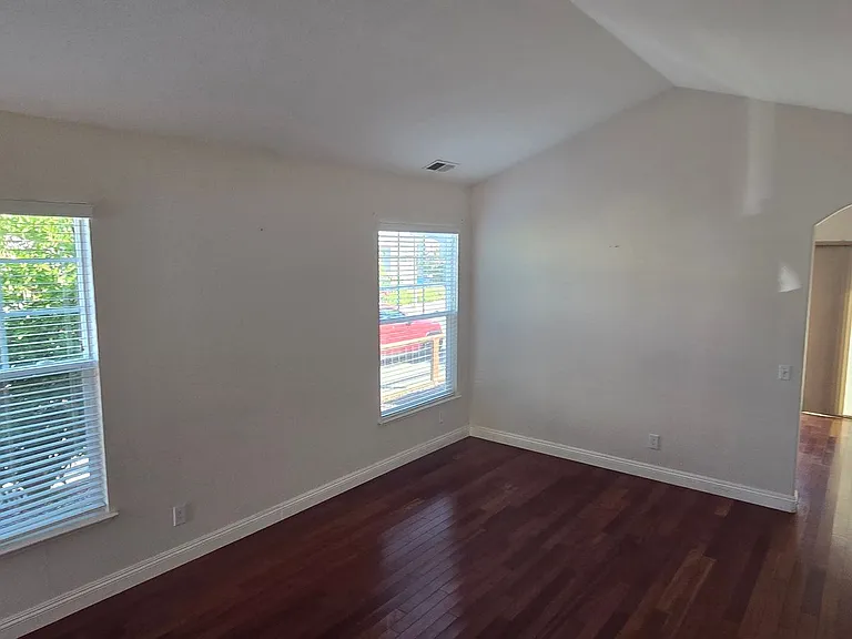1506 Tammy Way — Photo 8
