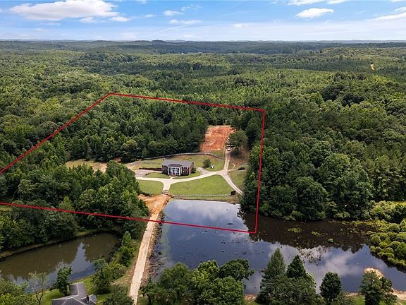 4th image of 6926 Valley Lake Rd