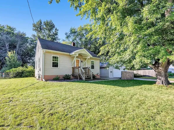 1216 Goodell St, Green Bay, WI 54301