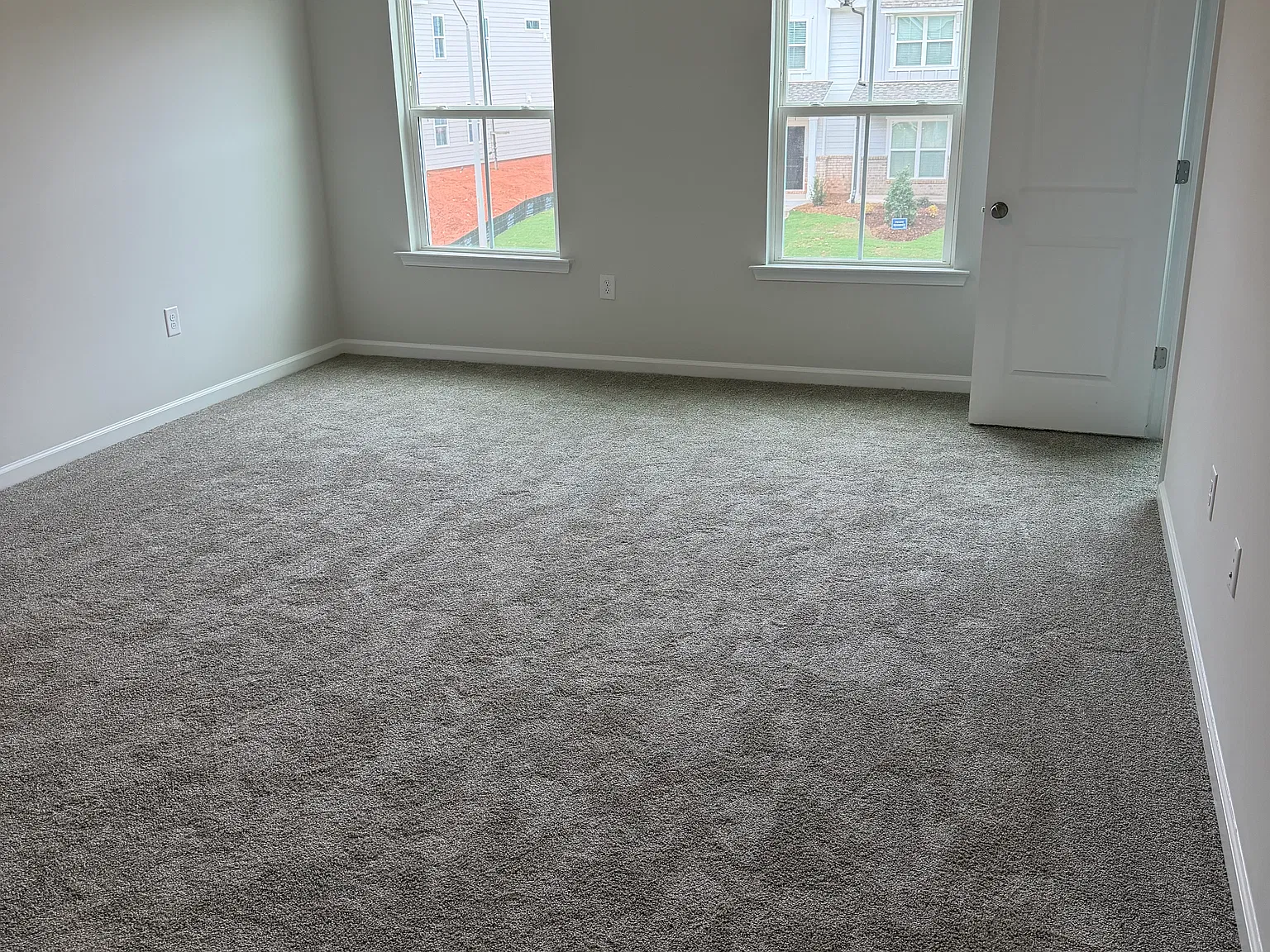 3 bed, 2.5 bath, 1955 sqft, $2,249 — Photo 2