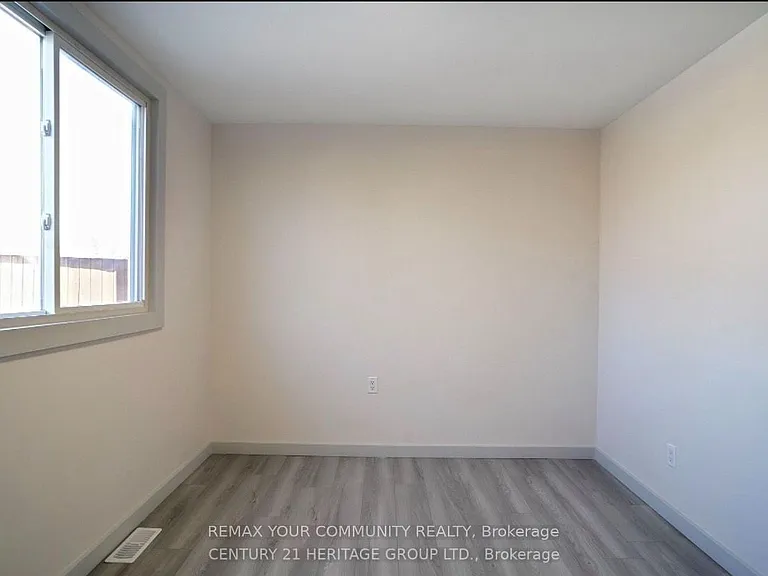 236 Simcoe Ave — Photo 38