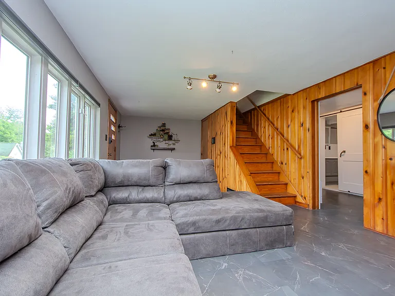 1942 Trevilian Way — Photo 14