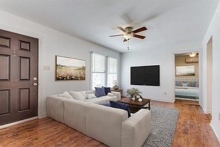 3rd image of 3901 Winfield Ave