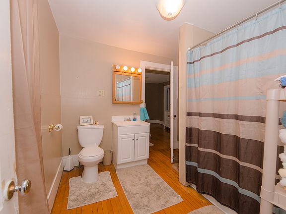 upstair bathroom