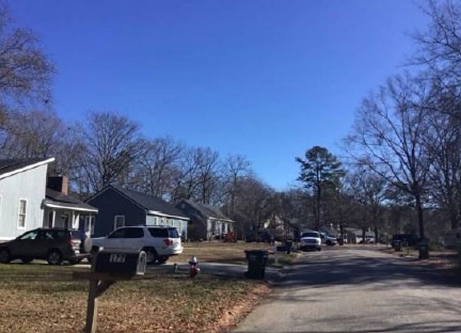 Exterior Neighborhood (street photo)