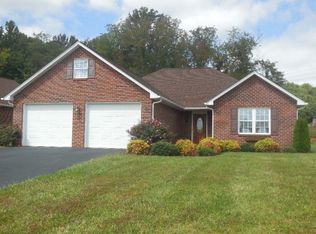 292 Rockshire Dr, Martinsville, VA 24112