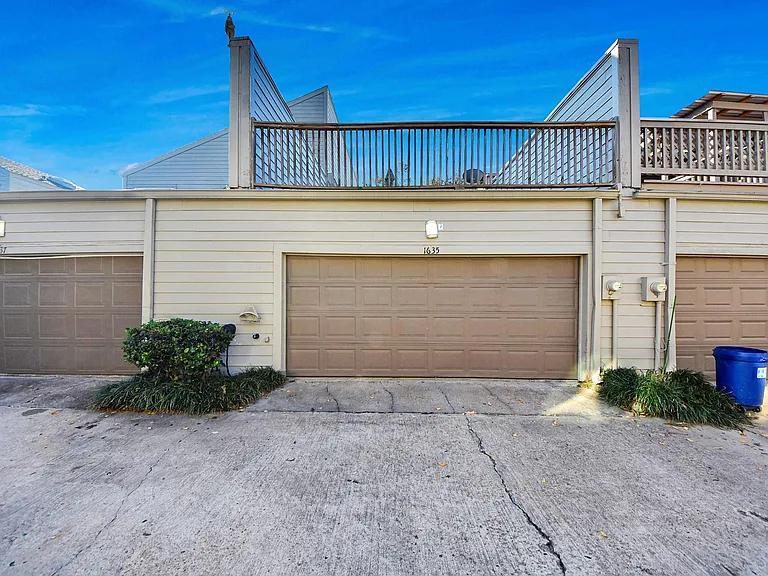 1635 Prairie Mark Ln — Photo 17
