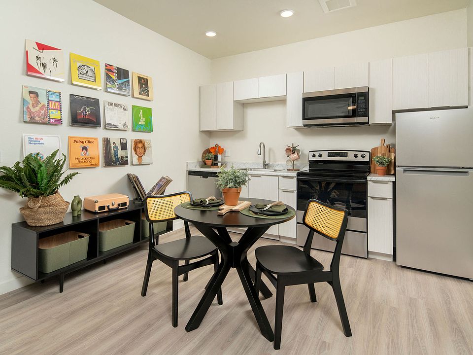 Studio - Kitchen & Dining Area