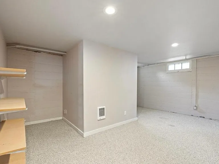 521 E Cherry St — Photo 18