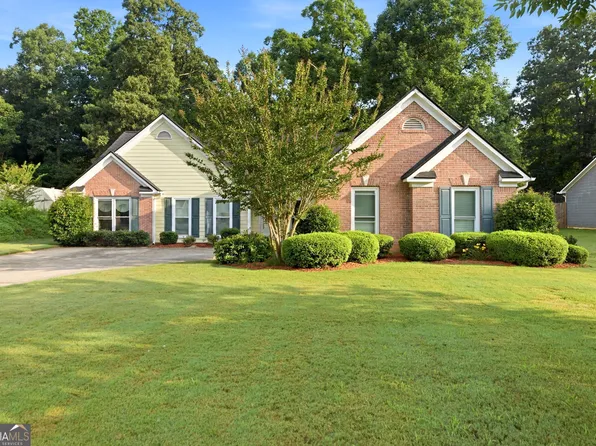 5603 Newberry Point Dr, Flowery Branch, GA 30542