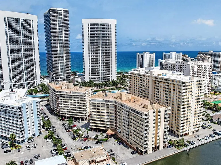 1817 S Ocean Dr #Penthouse 19 — Photo 28