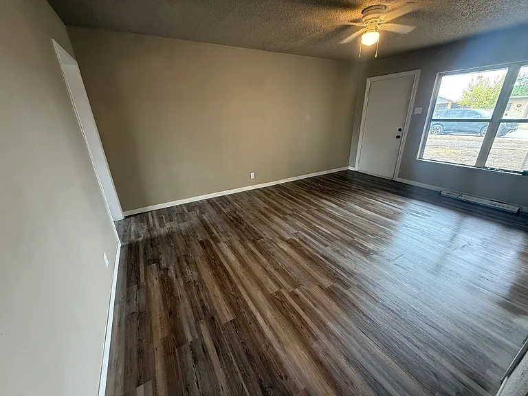 1510 W Yucca Ave #B — Photo 3