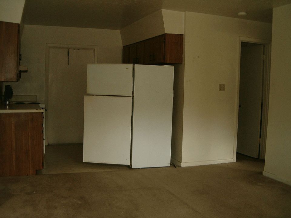 2nd image of 3740 SW 17th Ave #2