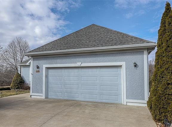 3rd image of 801 Redbud Dr