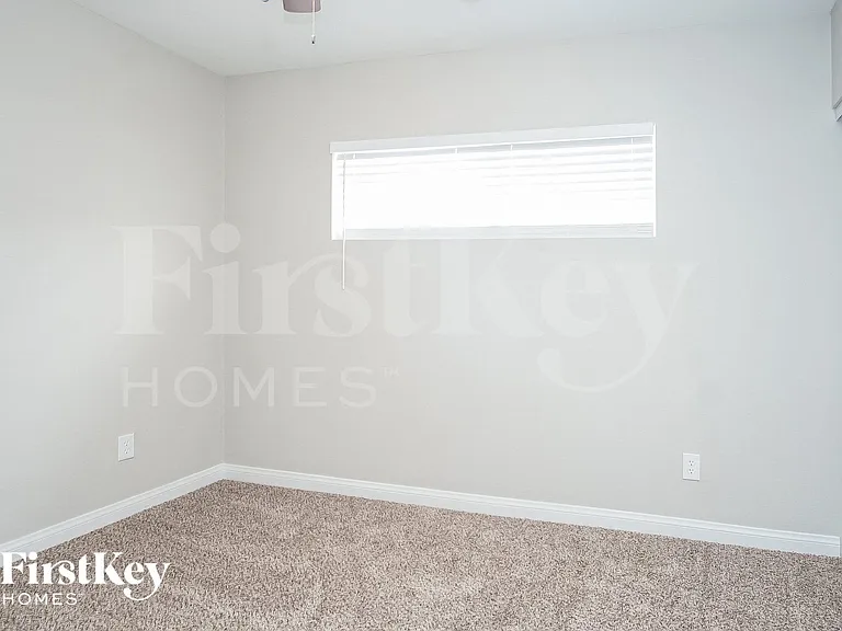 5060 Newton Dr — Photo 9