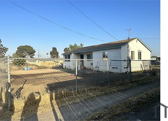 5th image of 24825 Eucalyptus Ave