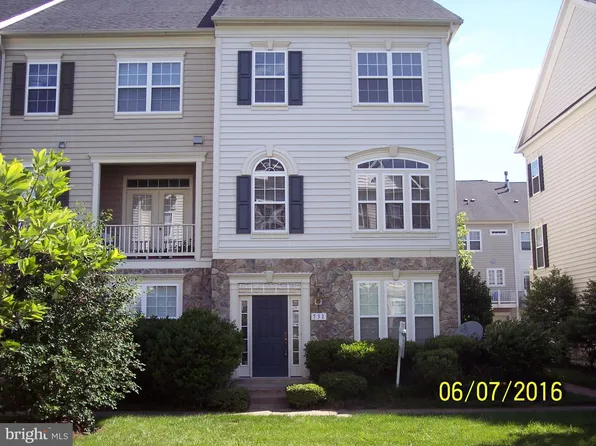 731 Chevington Ct, Woodbridge, VA 22191