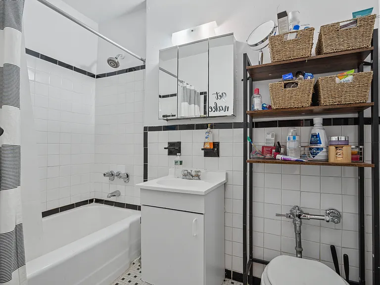 165 Christopher St #2DD — Photo 8