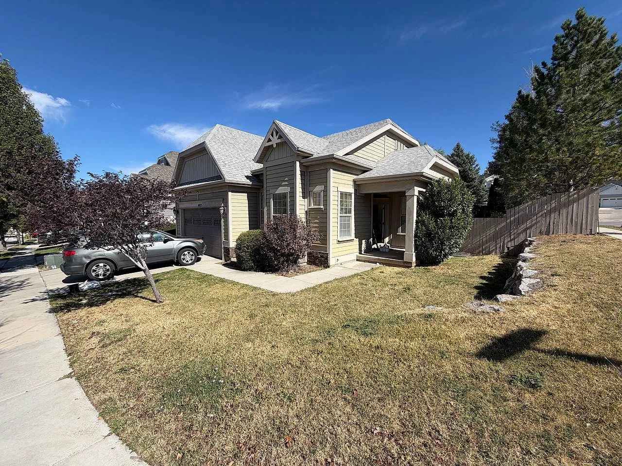 5 bed, 2750 sqft, $2,795 — Photo 3