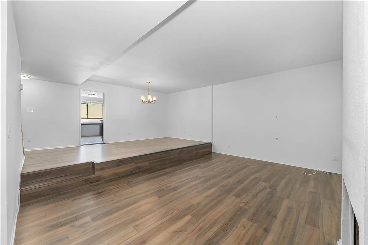 11260 Overland Ave — Photo 3
