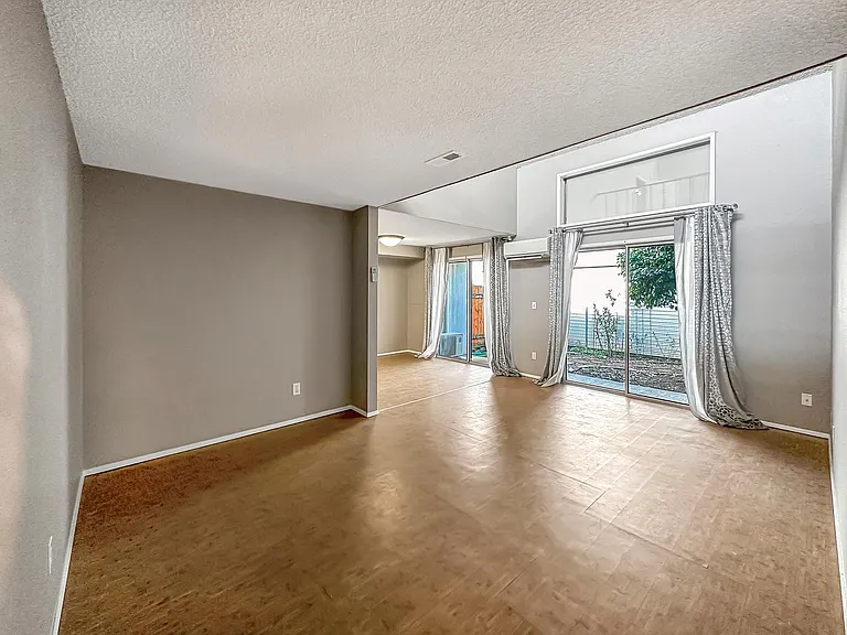 405 NE 85th St — Photo 31