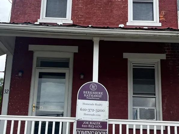 32 S Elm St, Robesonia, PA 19551