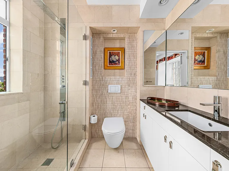 333 E 43rd St #Penthouse 14 — Photo 13