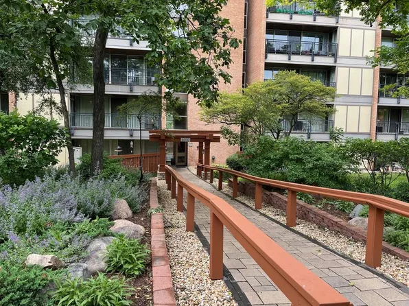 6010 Oakwood Dr APT 1F, Lisle, IL 60532