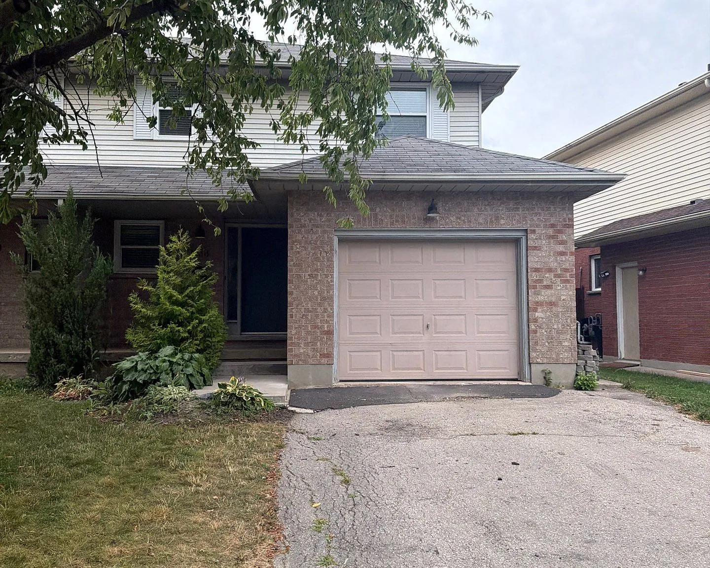 1138 Limberlost Road London — Photo 1
