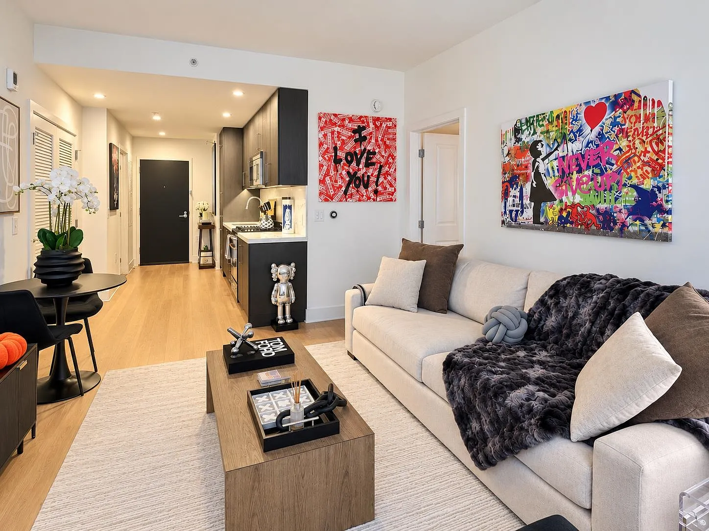 1 bed, 1.0 bath, 634 sqft, $3,950 — Photo 2