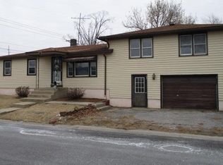 905 Beech St, Highland, IL 62249