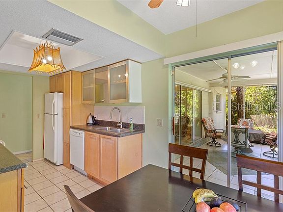 5th image of 102 Siena Pl