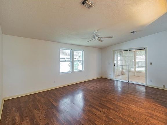 3rd image of 904 Saint Andrews Blvd