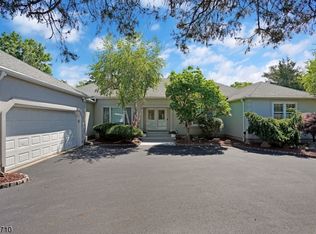 550 Glen Ridge Dr, Bridgewater, NJ 08807