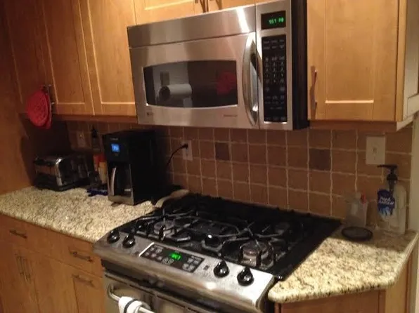 403 Sharon Ct, Woodbridge, NJ 07095