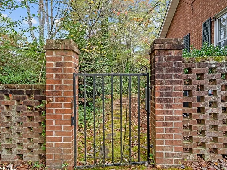 503 Scotland Ave — Photo 35