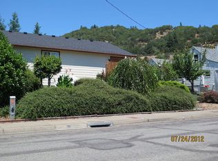 2076 NE Fairview Ave, Grants Pass, OR 97526