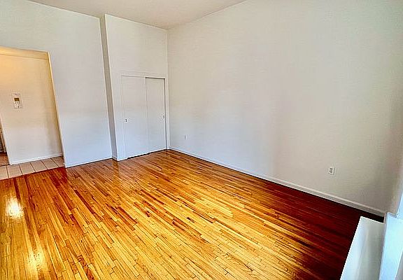 4th image of 40 W 88th St APT 4A