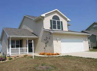 1240 Peninsula Ln, Whitewater, WI 53190