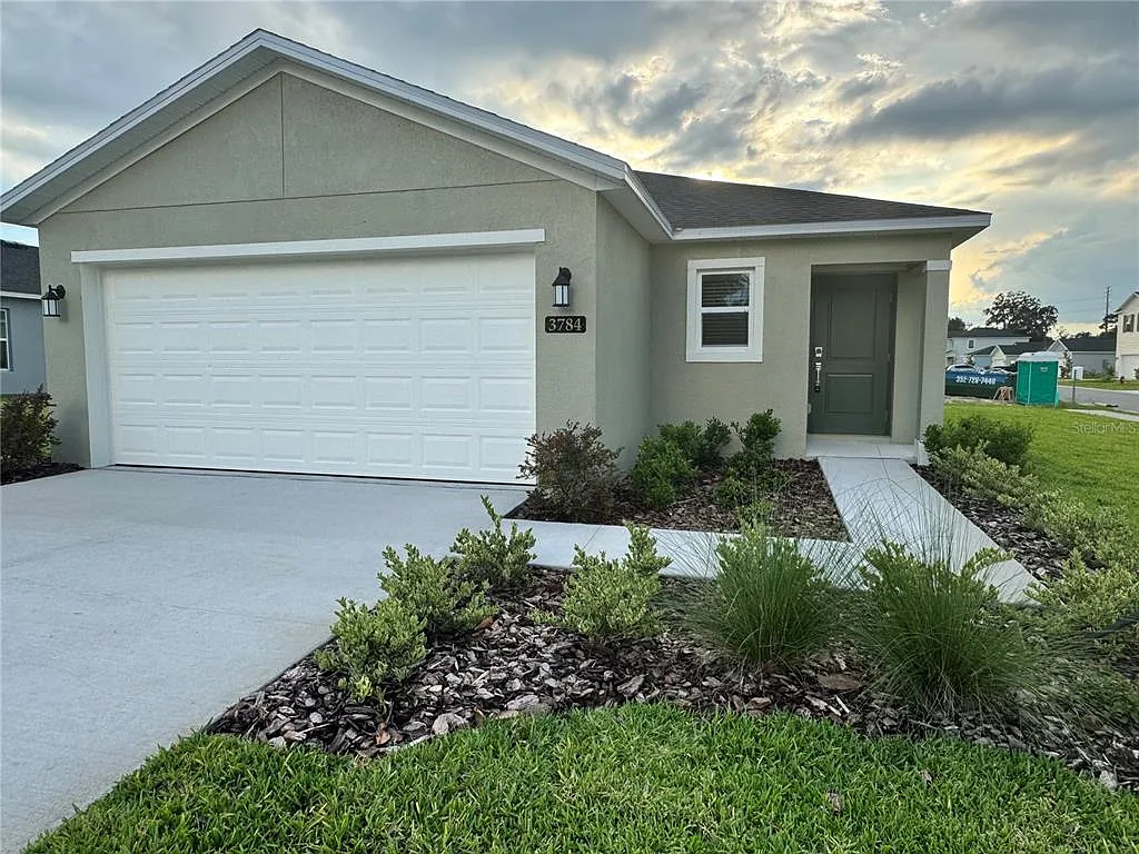 3 bed, 2.0 bath, 1429 sqft, $1,950 — Photo 2