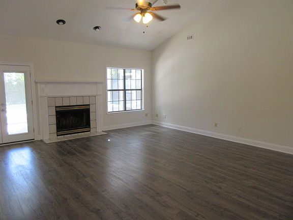 3rd image of 804 Kell Aire Dr