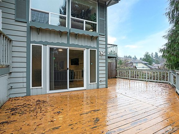 3rd image of 6811 47th Avenue E